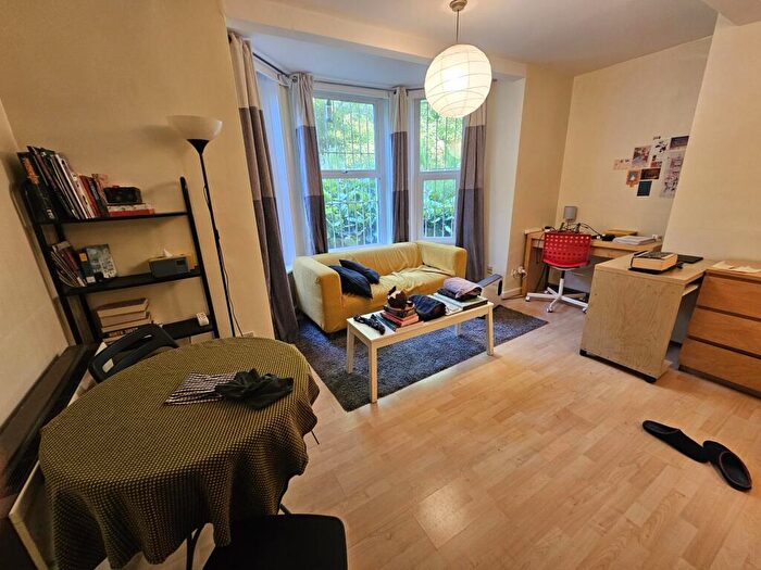 1 Bedroom Flat To Rent In Moorland Road, Leeds, LS6