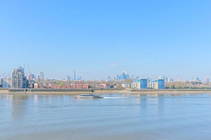 2 Bedroom Flat To Rent In Ocean Wharf, Isle Of Dogs, London, E14
