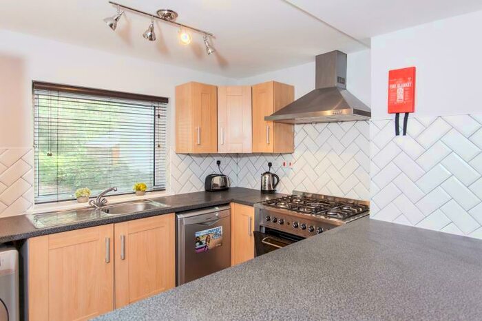 6 Bedroom Terraced House To Rent In Moy Road, Cardiff, CF24