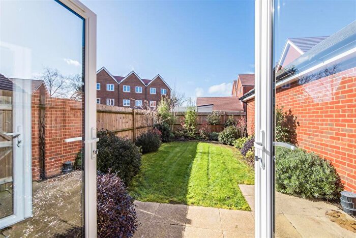 4 Bedroom Semi Detached House For Sale In Ironstone Way, Chichester, PO20