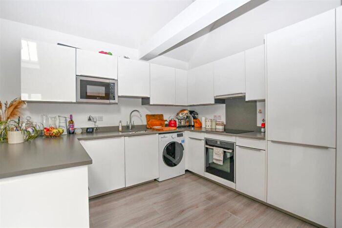 2 Bedroom Cottage To Rent In Bradden Lane, Gaddesden Row, HP2