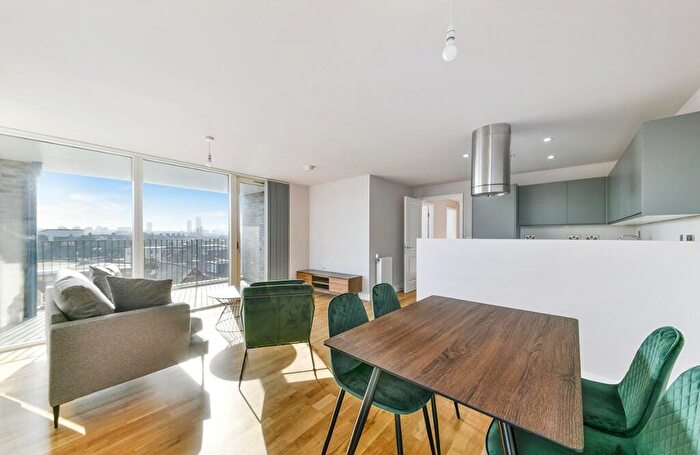 2 Bedroom Flat To Rent In The Oakwood, Colina Road, London, N15