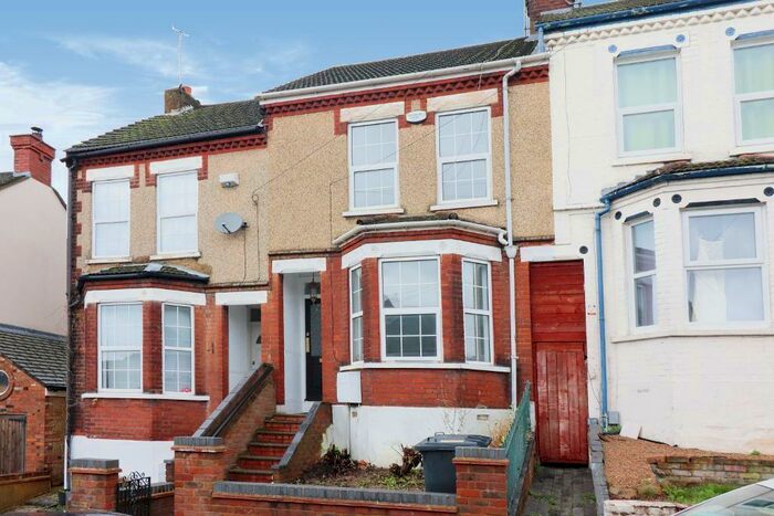 3 Bedroom End Of Terrace House To Rent In Kingston Road, Luton, Bedfordshire, LU2