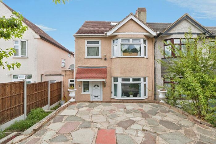 4 Bedroom End Of Terrace House For Sale In Bastion Road, London, SE2