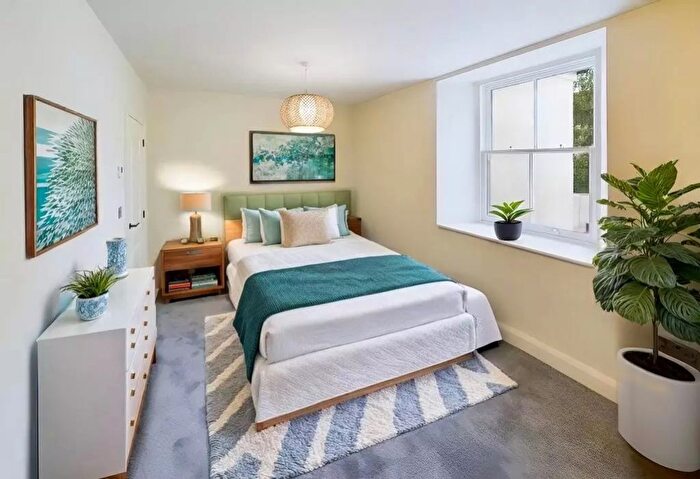 1 Bedroom Flat To Rent In Flat Lewes Crescent, Brighton, BN2