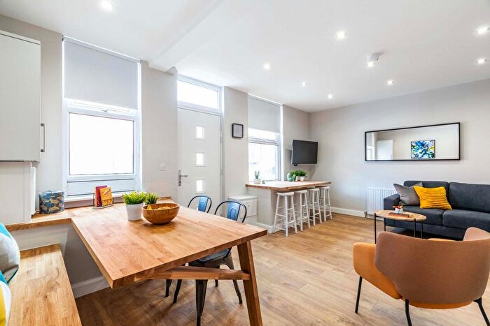 5 Bedroom Semi-Detached House To Rent In Harold Avenue, Leeds, LS6