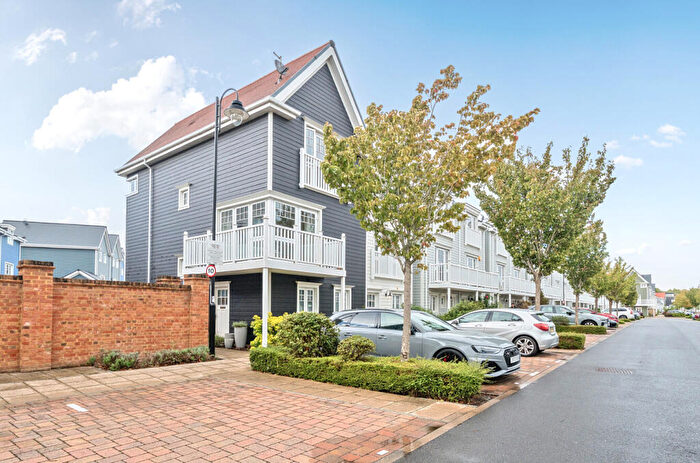 4 Bedroom End Of Terrace House For Sale In Champlain Street, Reading, Berkshire, RG2