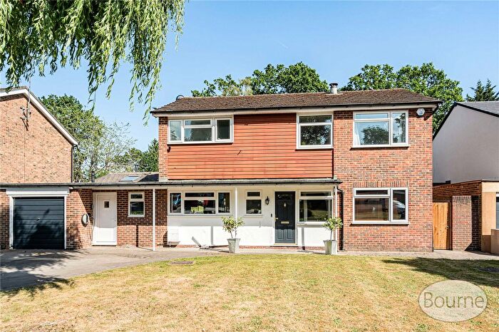 4 Bedroom Detached House For Sale In Fernhill Close, Woking, Surrey, GU22