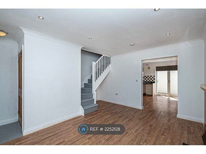 3 Bedroom Semi-Detached House To Rent In Holborn Close, Holyhead, LL65