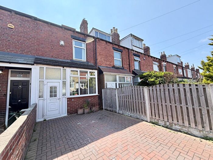 3 Bedroom Terraced House For Sale In Beech Grove Avenue, Garforth, Leeds, LS25