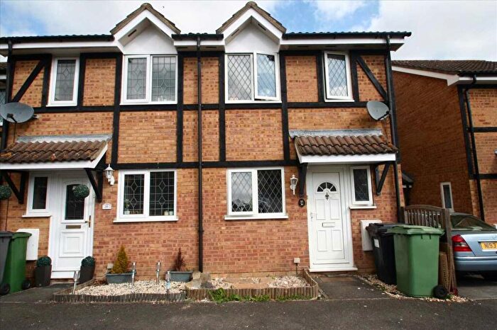 2 Bedroom Semi Detached House For Sale In Warblington Close, Tadley, Hampshire, RG26
