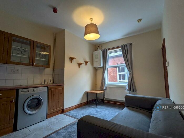 1 Bedroom Flat To Rent In Fountain Road, Birmingham, B17