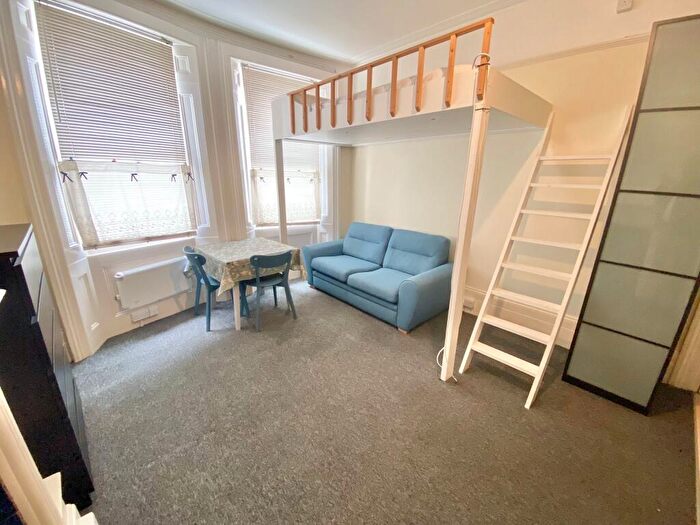 Apartment To Rent In St. Georges Terrace, Brighton, BN2