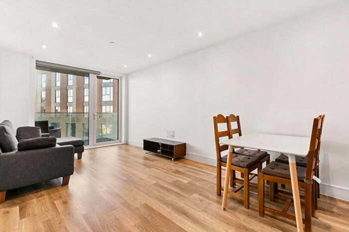 2 Bedroom Flat To Rent In Wilson House, York Road, SW11