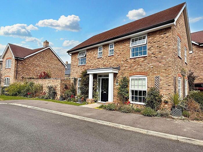 4 Bedroom Detached House For Sale In Barnfield, Billingshurst, RH14
