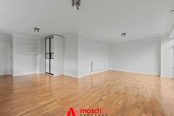 2 Bedroom Flat To Rent In The Knoll, Ealing, London, W13