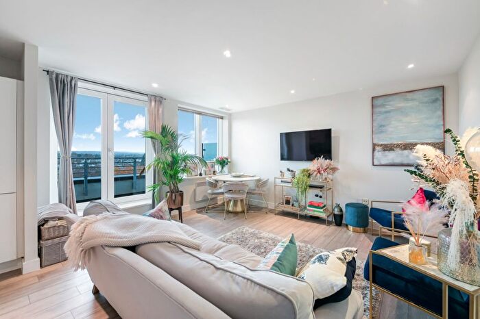 1 Bedroom Flat For Sale In Albemarle Road, Beckenham, BR3