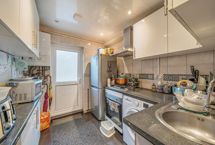 3 Bedroom Apartment For Sale In Church Lane, London, NW9