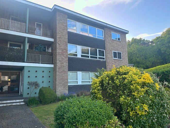 2 Bedroom Flat To Rent In The Hoe, Watford, WD19