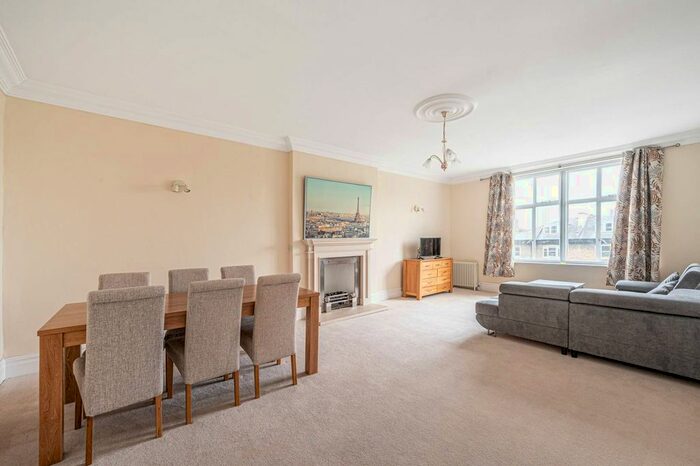 3 Bedroom Flat To Rent In Belsize Park Gardens, Belsize Park, London, NW3