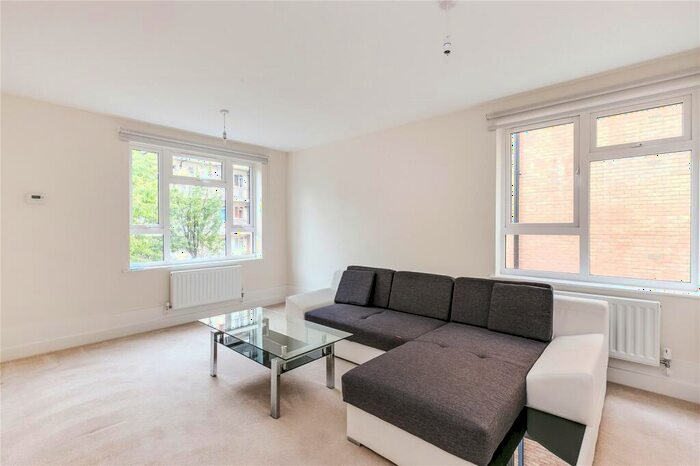 2 Bedroom Apartment To Rent In Limerick Close, London, SW12