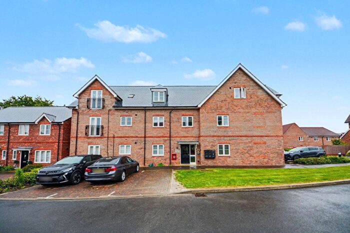 2 Bedroom Flat For Sale In Stubbings Close, Tring, Hertfordshire, HP23
