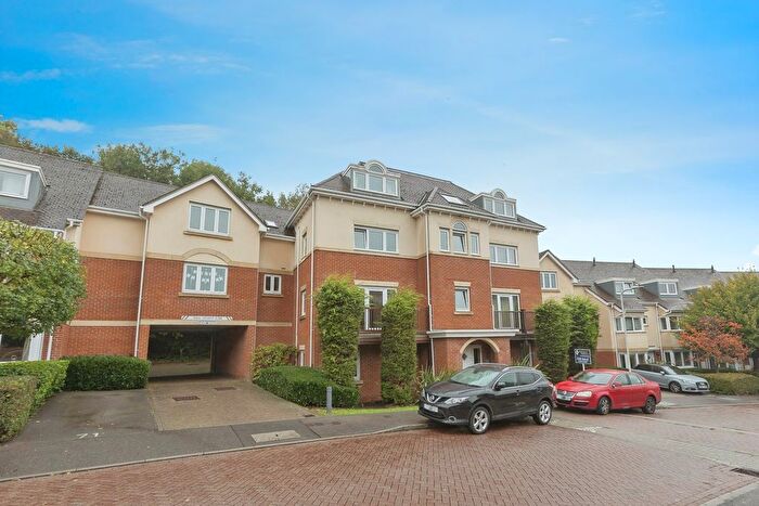 2 Bedroom Flat For Sale In Addison Road, Tunbridge Wells, Kent, TN2