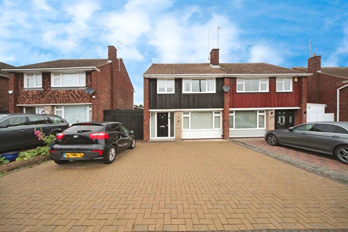 3 Bedroom Semi-detached House For Sale In Seabrook, Luton, LU4