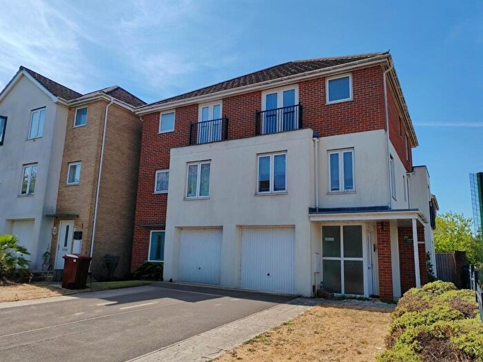 4 Bedroom House For Sale In Regis Park Road, Reading, RG6