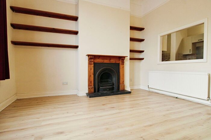 2 Bedroom Flat For Sale In Clive Crescent, Penarth, CF64