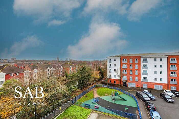 3 Bedroom Flat To Rent In Taywood Road, Northolt, UB5