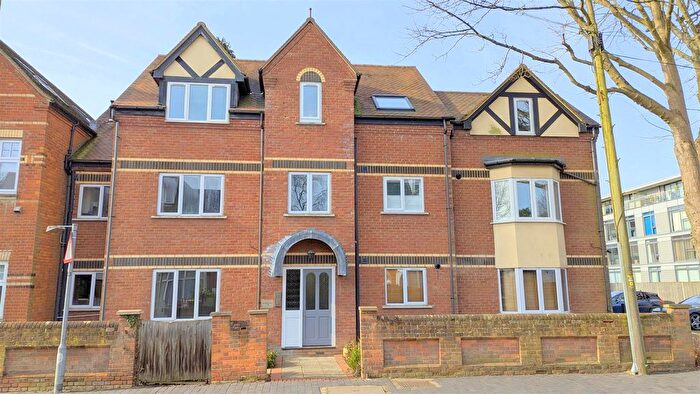 2 Bedroom Flat To Rent In St Georges Court, Hatfield Road, St Albans, Herts, AL1