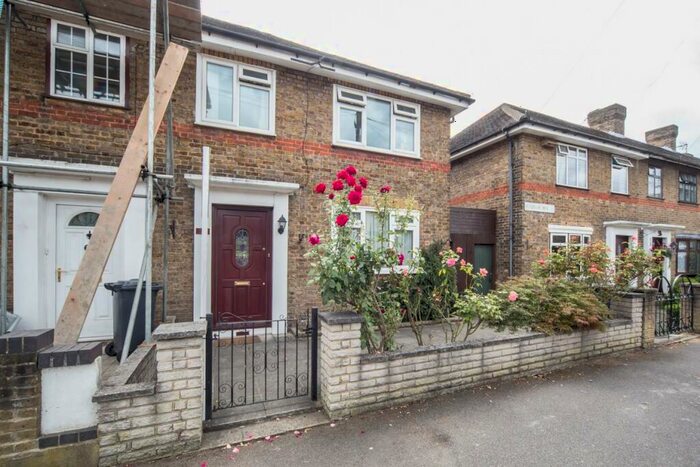 3 Bedroom Terraced House To Rent In Douglas Avenue, Walthamstow, E17