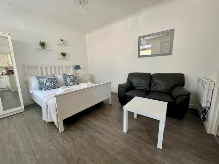 Flat To Rent In Bridge Terrace, Albert Road South, SO14