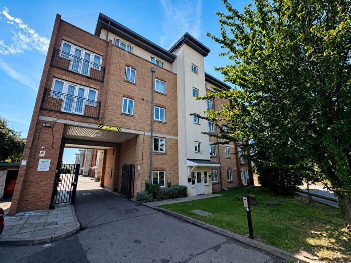 2 Bedroom Apartment For Sale In Lapwing House, Capstan Drive, Rainham, RM13