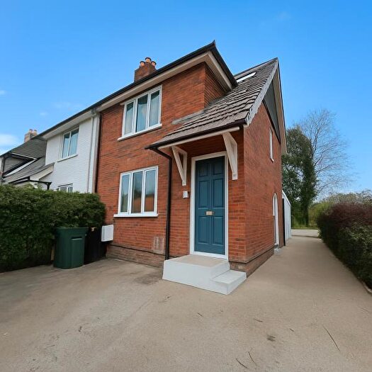 Terraced House To Rent In Raymond Crescent, GU2