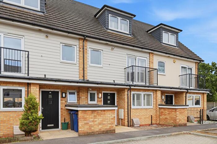 4 Bedroom Terraced House For Sale In Sartoria Close, West Thurrock, RM20