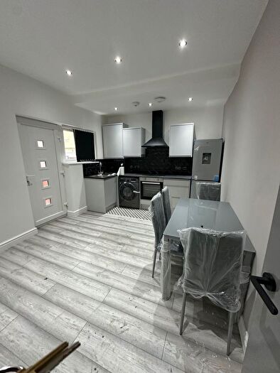 2 Bedroom Flat To Rent In Dickenson Road, Manchester, M14