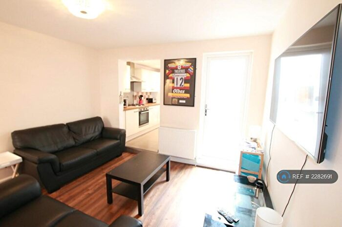 4 Bedroom Terraced House To Rent In Pitcroft Avenue, Reading, RG6