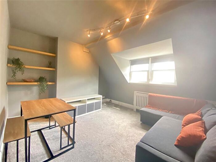 1 Bedroom Apartment To Rent In Oakfield Grove, Bristol, BS8