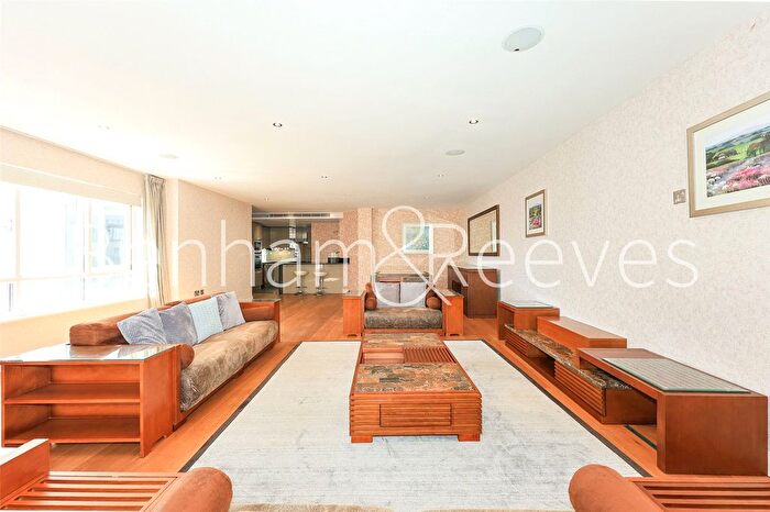 3 Bedroom Flat To Rent In Heritage Avenue, London, NW9