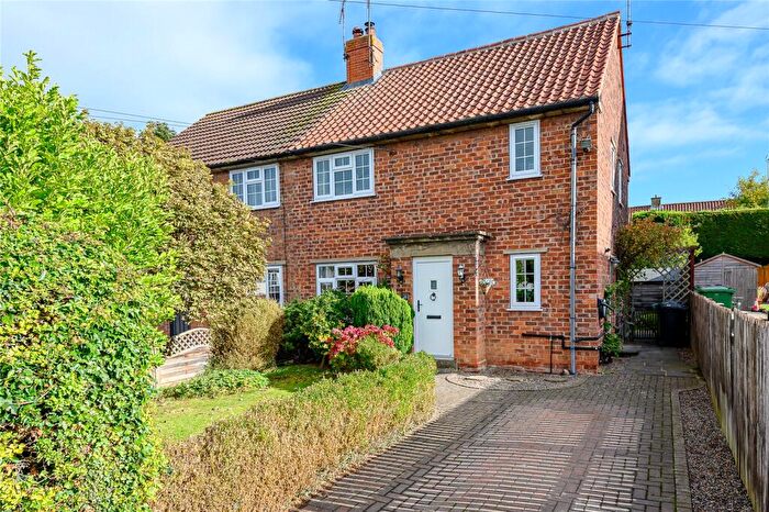 3 Bedroom Semi-Detached House For Sale In Garth End, Collingham, LS22