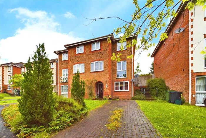 4 Bedroom Semi Detached House To Rent In Coltsfoot Close, Burghfield Common, Reading, Berkshire, RG7