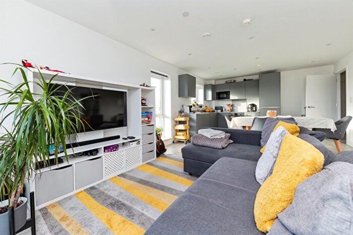 2 Bedroom Flat For Sale In Stirling Close, Stevenage, SG2