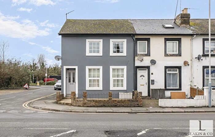 2 Bedroom Maisonette To Rent In Rockingham Road, Uxbridge, UB8