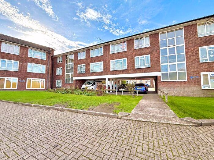2 Bedroom Flat For Sale In Albion Court, Dunstable, LU6