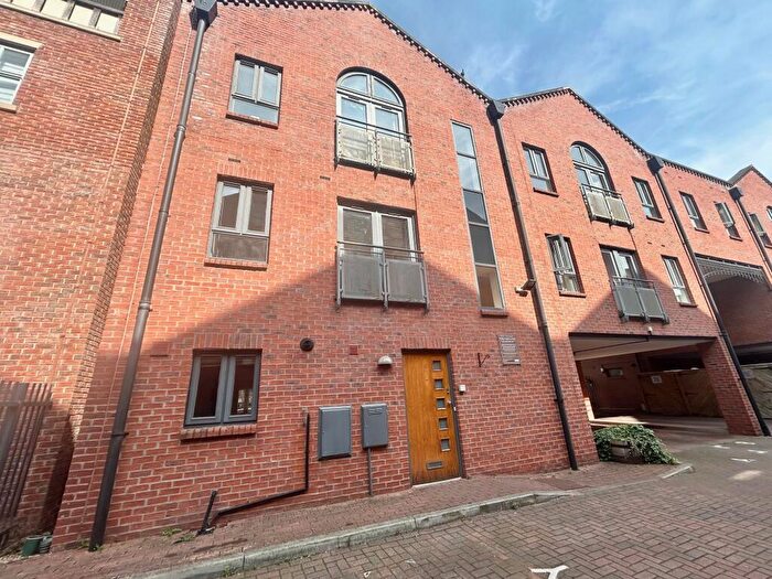 3 Bedroom Apartment To Rent In Steam Mill Street, Chester, CH3