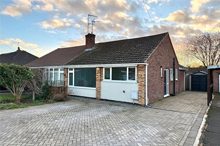 2 Bedroom Bungalow For Sale In Clouston Road, Farnborough, Hampshire, GU14