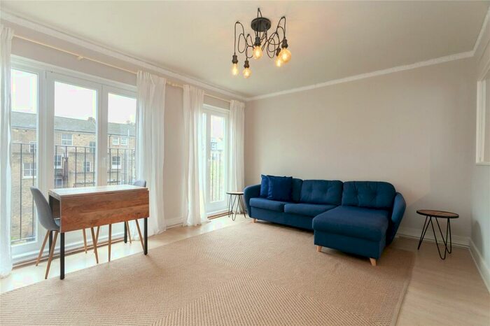 1 Bedroom Flat To Rent In Navarino Road, Hackney, E8