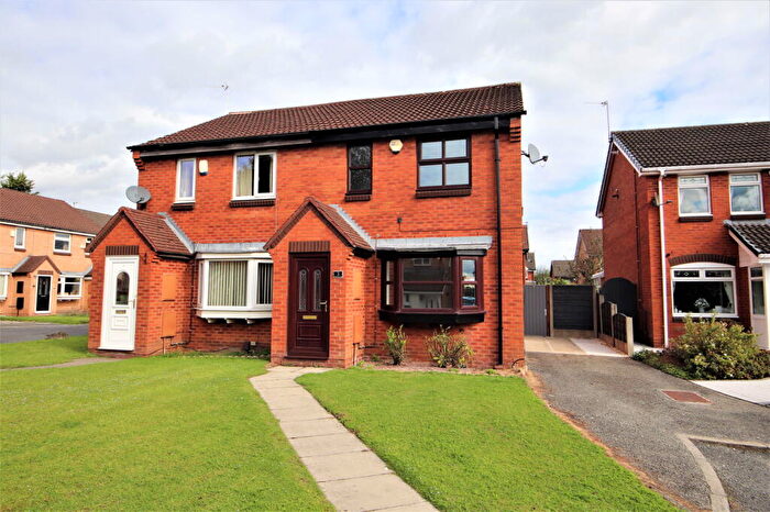 3 Bedroom Semi-Detached House To Rent In Whitewell Close, Bury, Greater Manchester, BL9